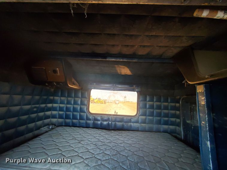 image for item HW9503 1985 Peterbilt 359  semi truck