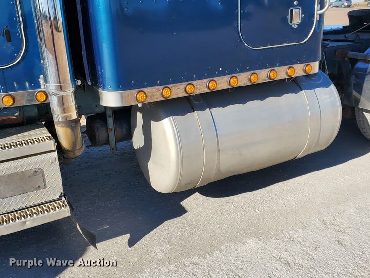 image for item HW9503 1985 Peterbilt 359  semi truck