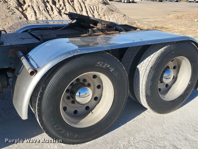 image for item HW9503 1985 Peterbilt 359  semi truck