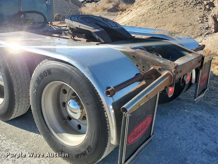 image for item HW9503 1985 Peterbilt 359  semi truck