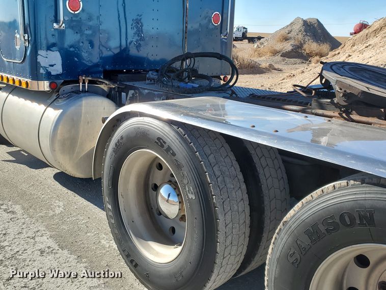 image for item HW9503 1985 Peterbilt 359  semi truck