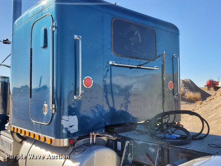 image for item HW9503 1985 Peterbilt 359  semi truck