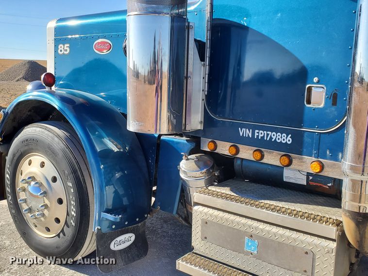 image for item HW9503 1985 Peterbilt 359  semi truck