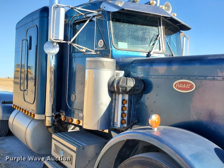 image for item HW9503 1985 Peterbilt 359  semi truck