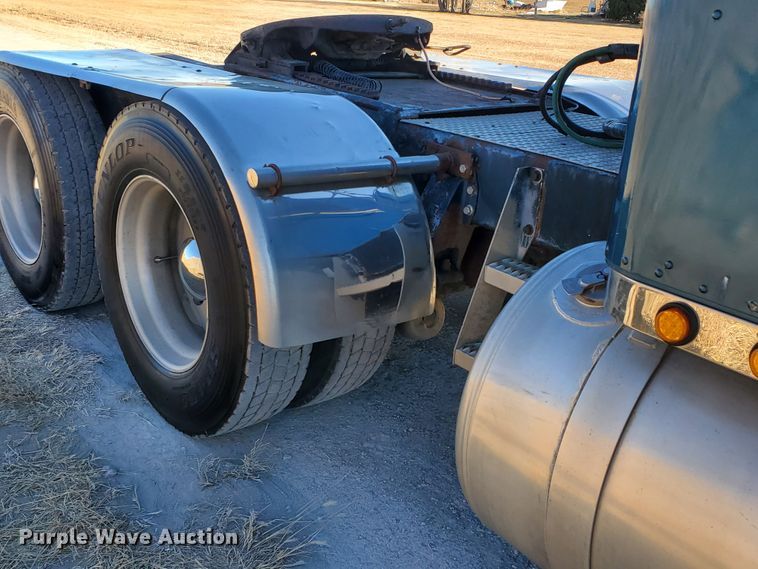 image for item HW9503 1985 Peterbilt 359  semi truck