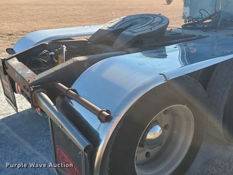 image for item HW9503 1985 Peterbilt 359  semi truck