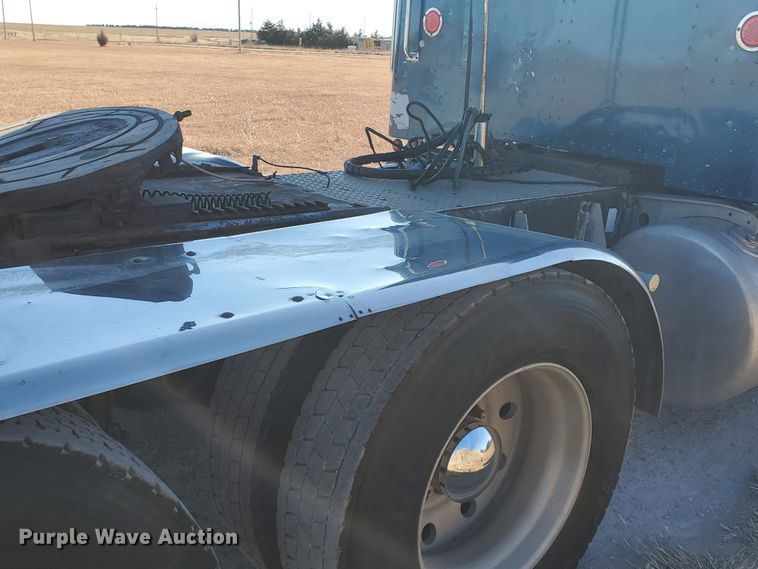 image for item HW9503 1985 Peterbilt 359  semi truck