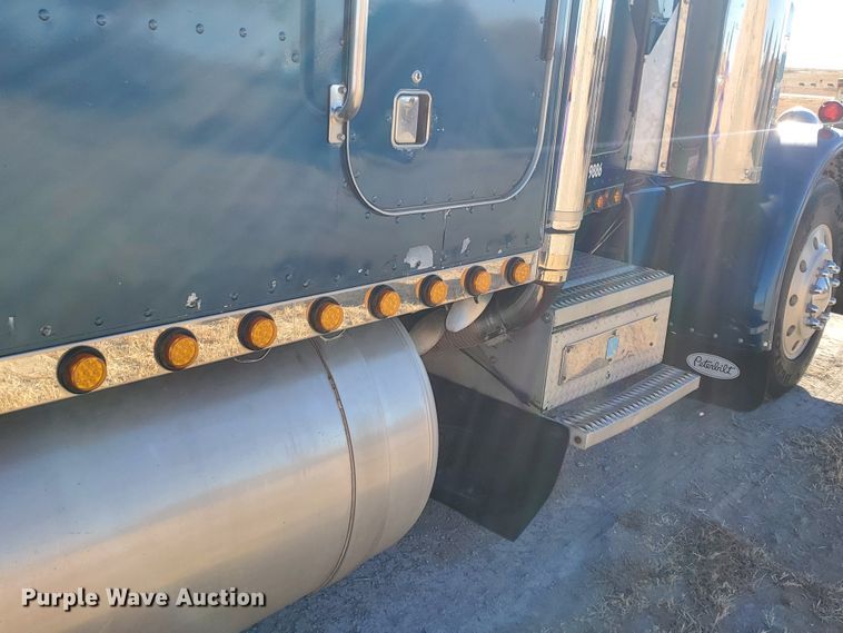 image for item HW9503 1985 Peterbilt 359  semi truck