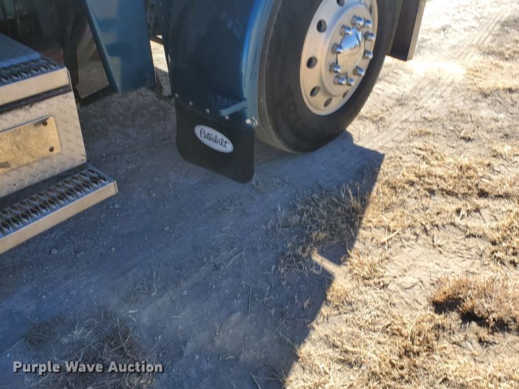 image for item HW9503 1985 Peterbilt 359  semi truck