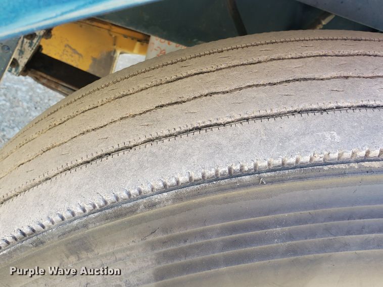 image for item HW9503 1985 Peterbilt 359  semi truck