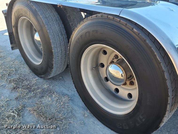 image for item HW9503 1985 Peterbilt 359  semi truck