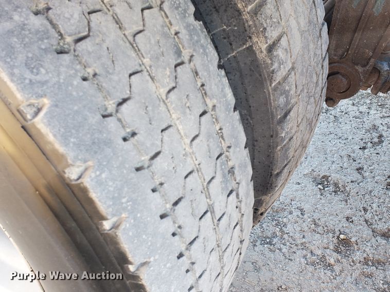 image for item HW9503 1985 Peterbilt 359  semi truck