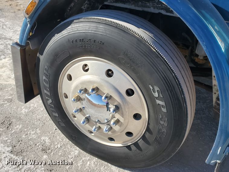 image for item HW9503 1985 Peterbilt 359  semi truck