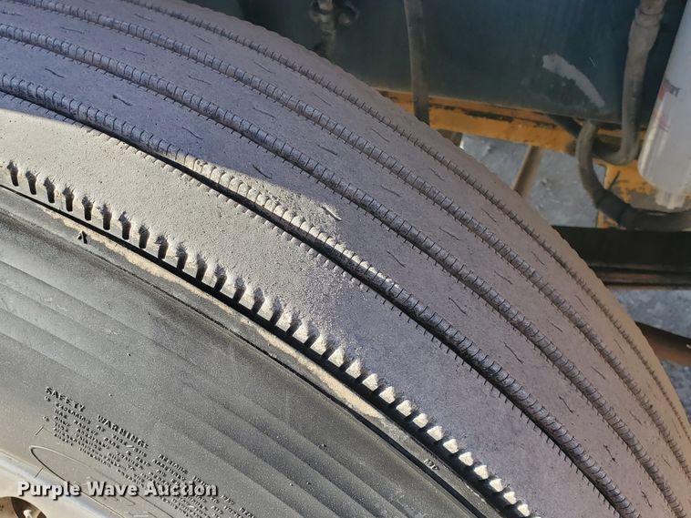 image for item HW9503 1985 Peterbilt 359  semi truck