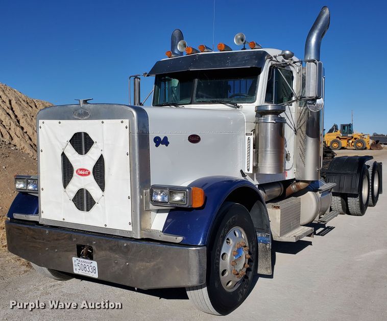 image for item HW9504 1994 Peterbilt 379  semi truck