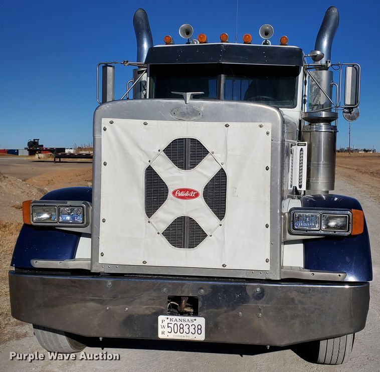 image for item HW9504 1994 Peterbilt 379  semi truck