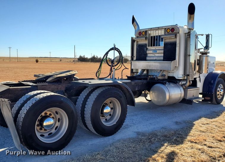 image for item HW9504 1994 Peterbilt 379  semi truck