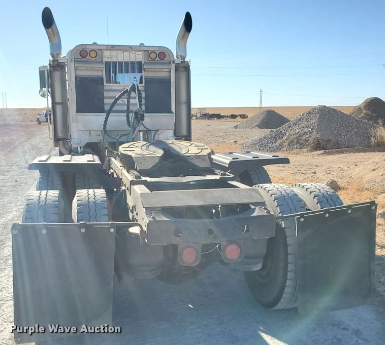 image for item HW9504 1994 Peterbilt 379  semi truck