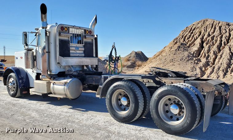 image for item HW9504 1994 Peterbilt 379  semi truck