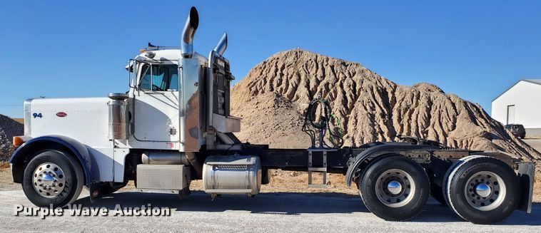 image for item HW9504 1994 Peterbilt 379  semi truck