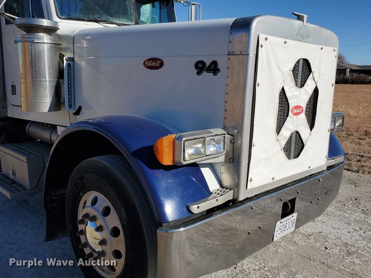 image for item HW9504 1994 Peterbilt 379  semi truck