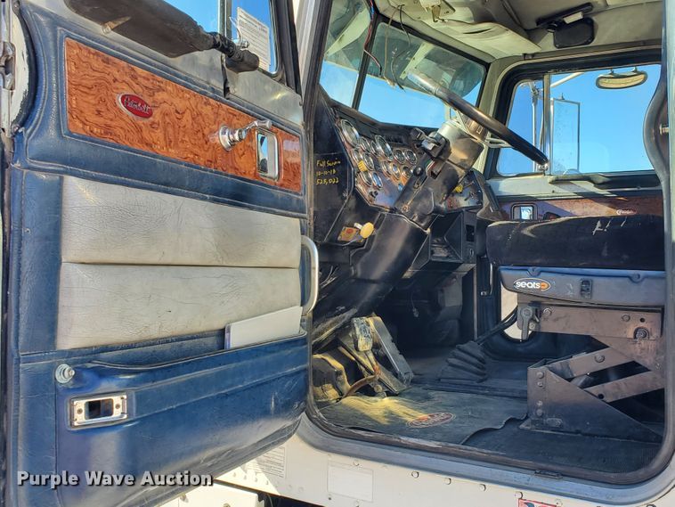 image for item HW9504 1994 Peterbilt 379  semi truck