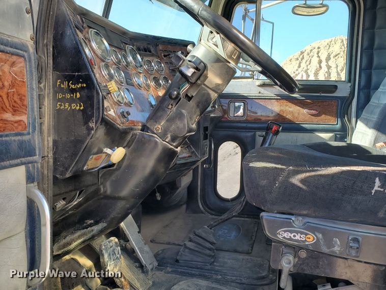 image for item HW9504 1994 Peterbilt 379  semi truck