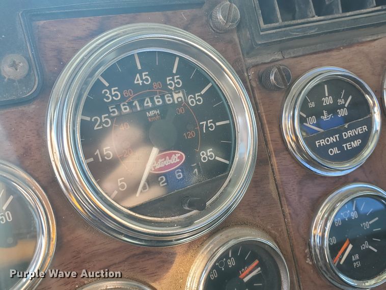 image for item HW9504 1994 Peterbilt 379  semi truck