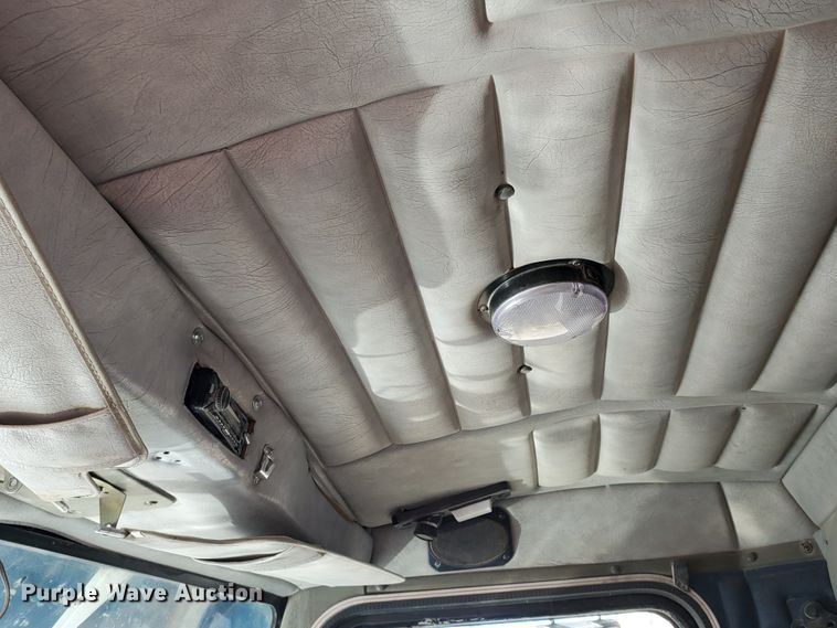 image for item HW9504 1994 Peterbilt 379  semi truck