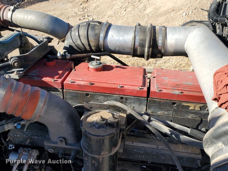 image for item HW9504 1994 Peterbilt 379  semi truck