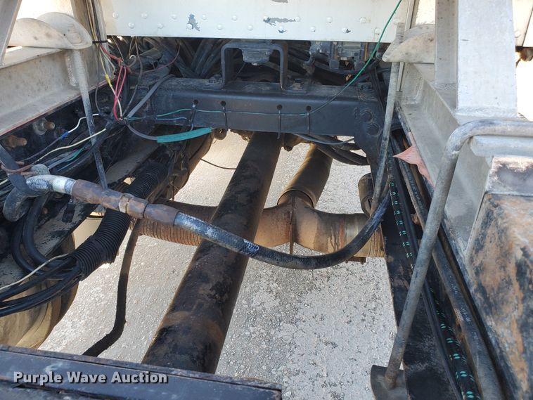 image for item HW9504 1994 Peterbilt 379  semi truck