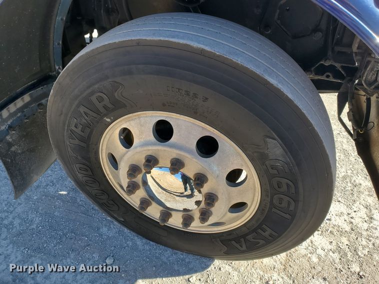 image for item HW9504 1994 Peterbilt 379  semi truck