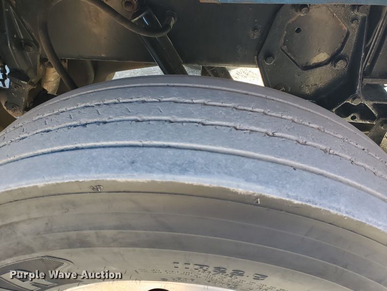 image for item HW9504 1994 Peterbilt 379  semi truck