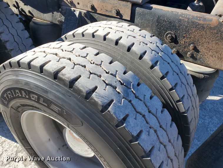 image for item HW9504 1994 Peterbilt 379  semi truck