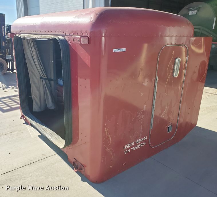 image for item HW9506 Peterbilt 379 sleeper