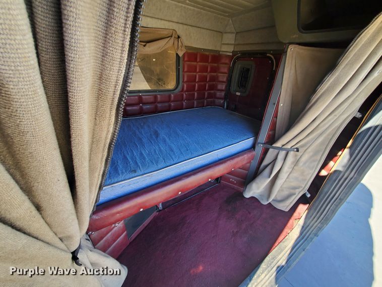 image for item HW9506 Peterbilt 379 sleeper