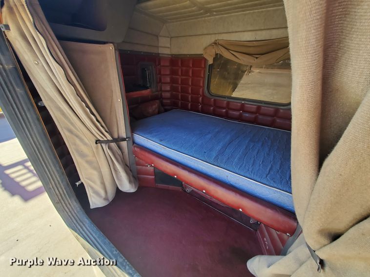 image for item HW9506 Peterbilt 379 sleeper