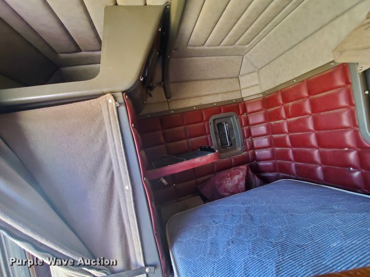 image for item HW9506 Peterbilt 379 sleeper