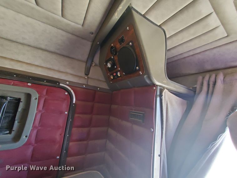 image for item HW9506 Peterbilt 379 sleeper