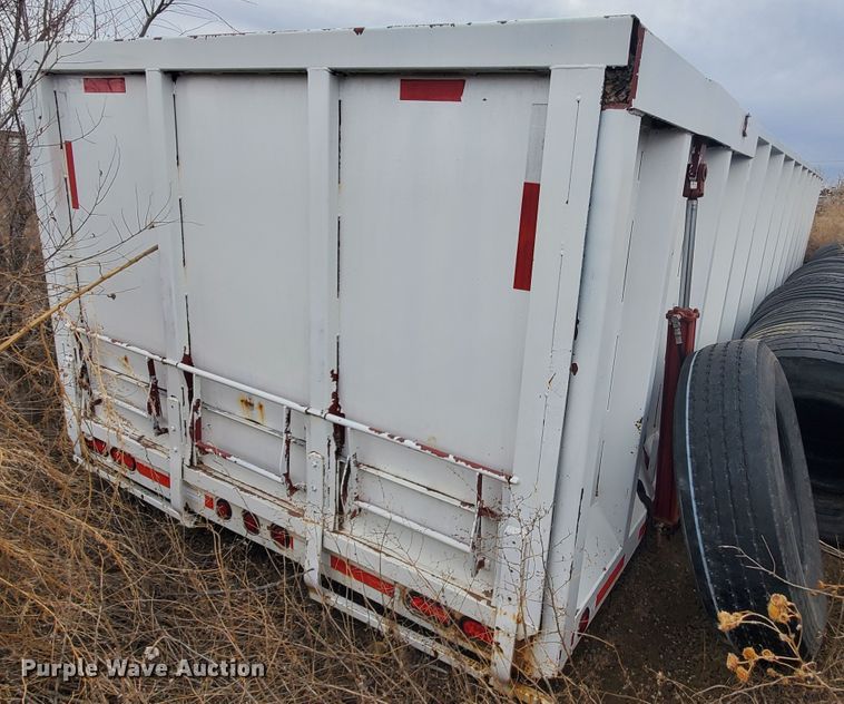 image for item HW9528 2005 Aeroswint silage trailer