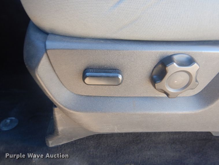 image for item AE9502 2014 Ford F550 Super Duty XLT  Crew Cab flatbed truck