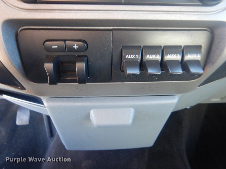 image for item AE9502 2014 Ford F550 Super Duty XLT  Crew Cab flatbed truck