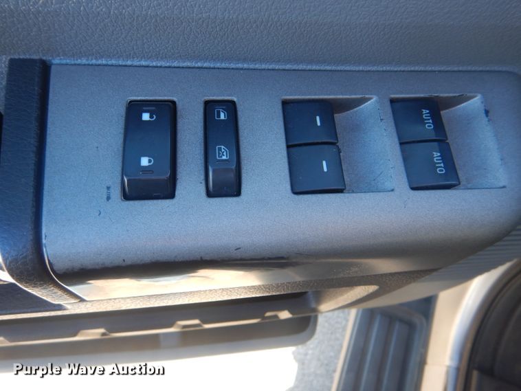 image for item AE9502 2014 Ford F550 Super Duty XLT  Crew Cab flatbed truck