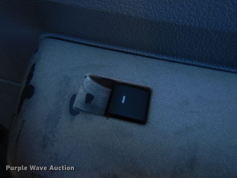 image for item AE9502 2014 Ford F550 Super Duty XLT  Crew Cab flatbed truck