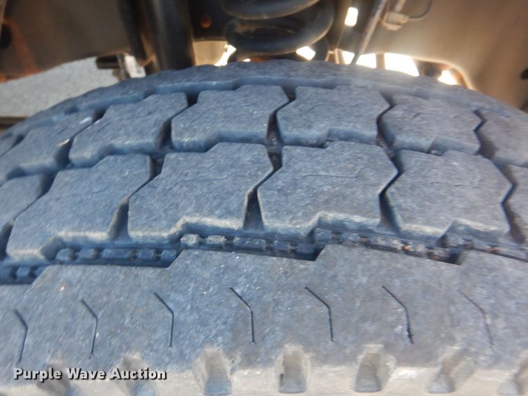 image for item AE9502 2014 Ford F550 Super Duty XLT  Crew Cab flatbed truck