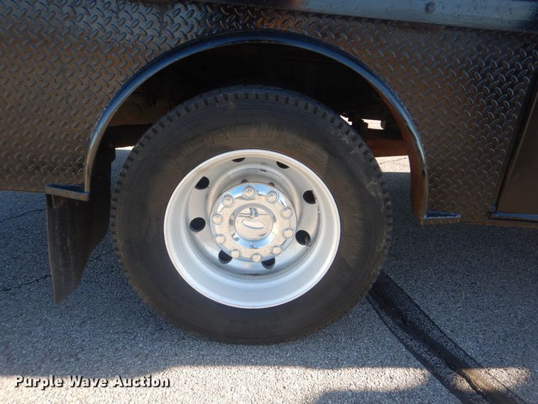 image for item AE9502 2014 Ford F550 Super Duty XLT  Crew Cab flatbed truck