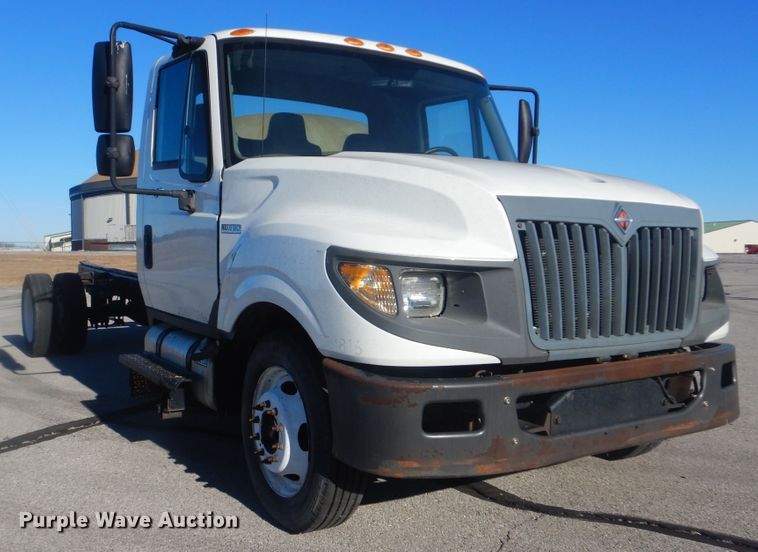 image for item AE9503 2012 International TerraStar  truck cab and chassis