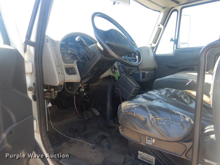 image for item AE9503 2012 International TerraStar  truck cab and chassis