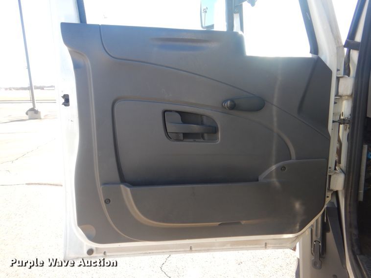 image for item AE9503 2012 International TerraStar  truck cab and chassis