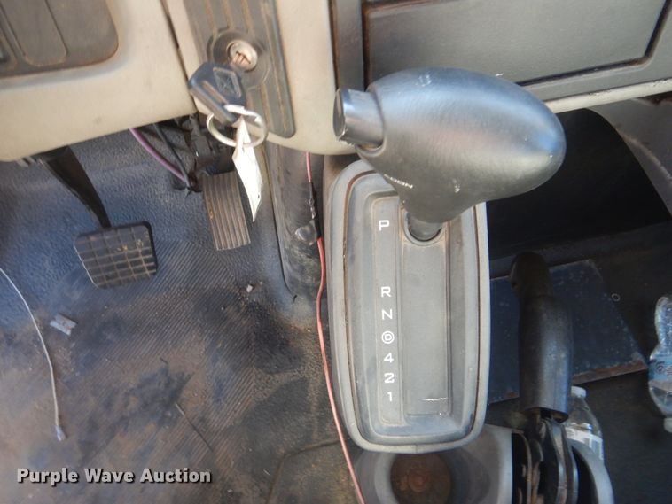 image for item AE9503 2012 International TerraStar  truck cab and chassis